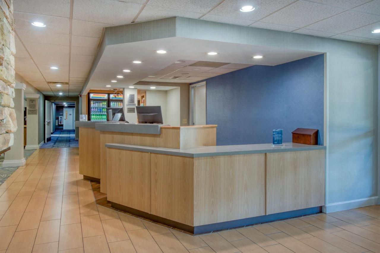 Fairfield Inn & Suites Raleigh Crabtree Valley Exterior photo
