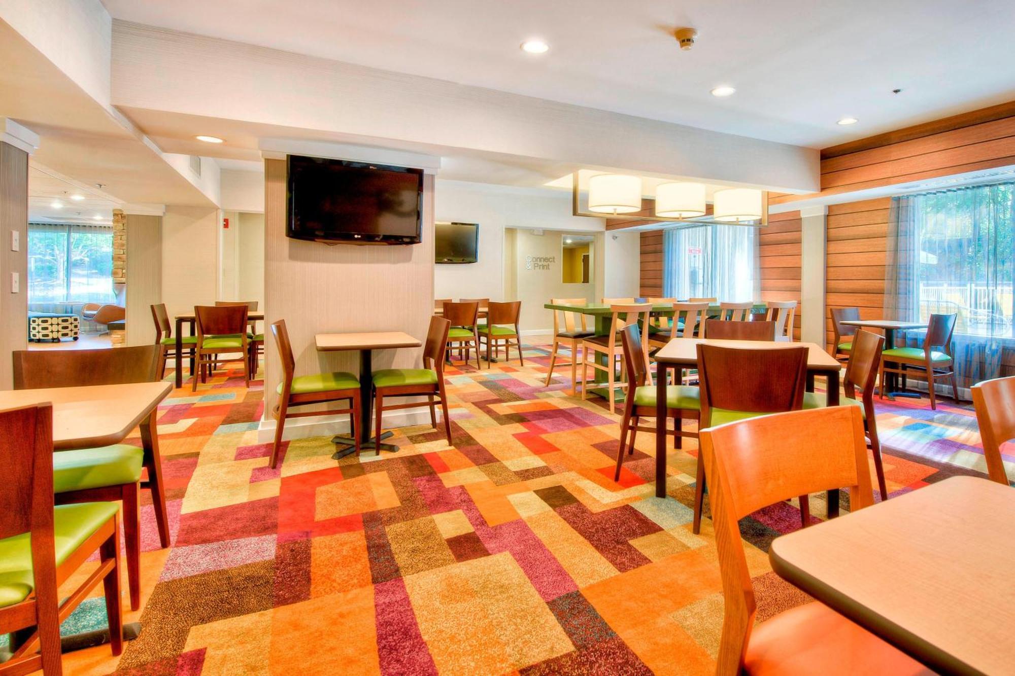 Fairfield Inn & Suites Raleigh Crabtree Valley Exterior photo